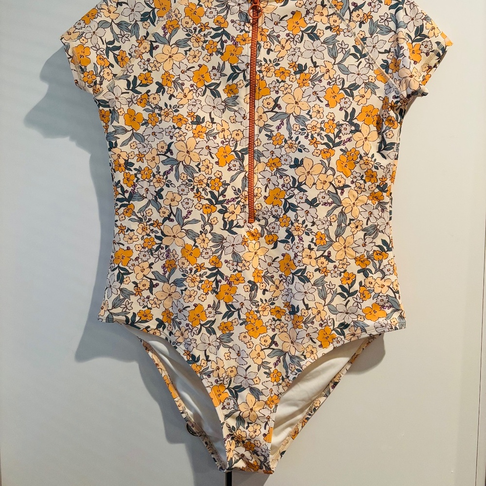 Cupshe-Elodie Ditsy Zipper Short Sleeve One Piece Swimsuit-XL